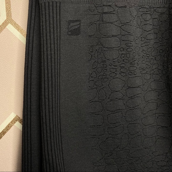 Fabletics Dark Gray Leggings Medium - Picture 3 of 3